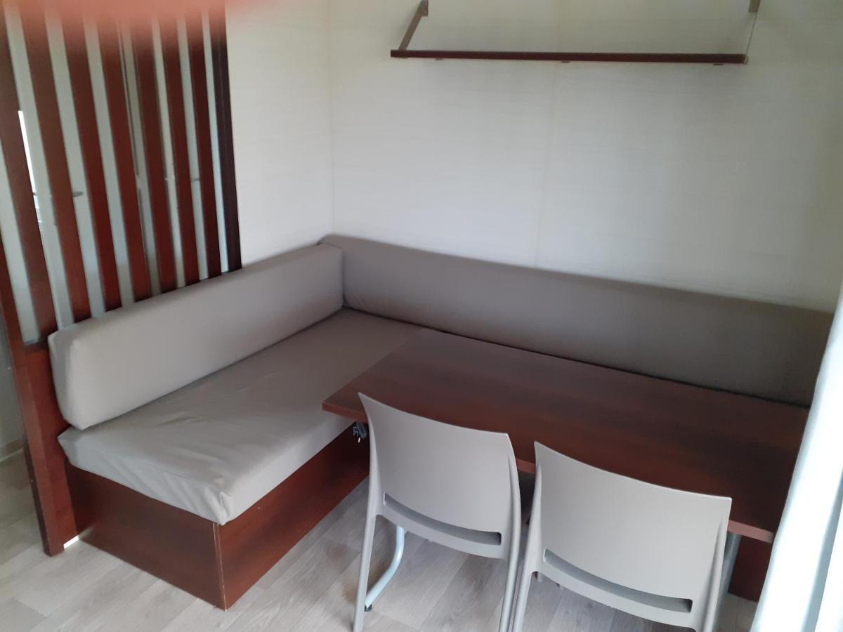 Mobilhome Agreable Sans Draps Ni Serviettes بورت-لا-نوفيل المظهر الخارجي الصورة