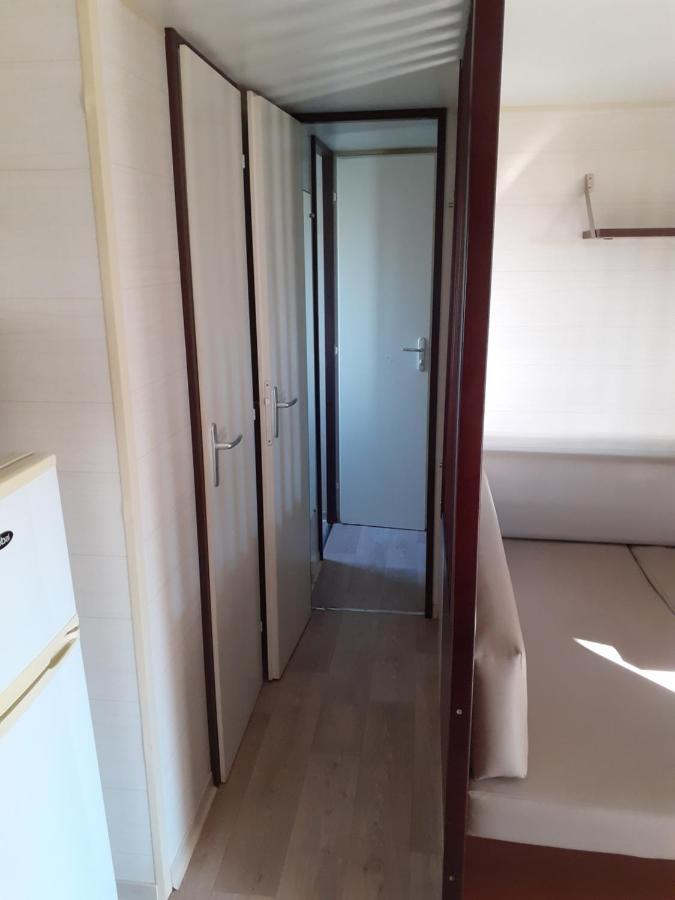 Mobilhome Agreable Sans Draps Ni Serviettes بورت-لا-نوفيل المظهر الخارجي الصورة